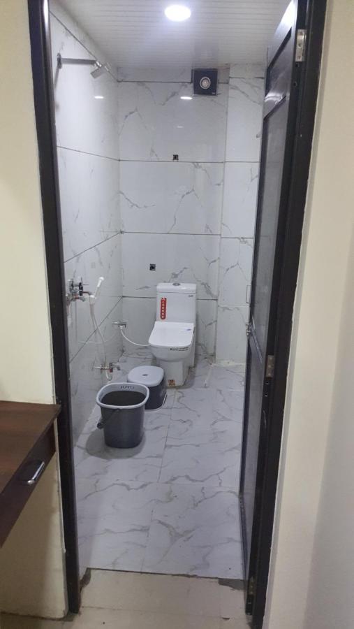Green Leaf Hotel Ujjain Buitenkant foto