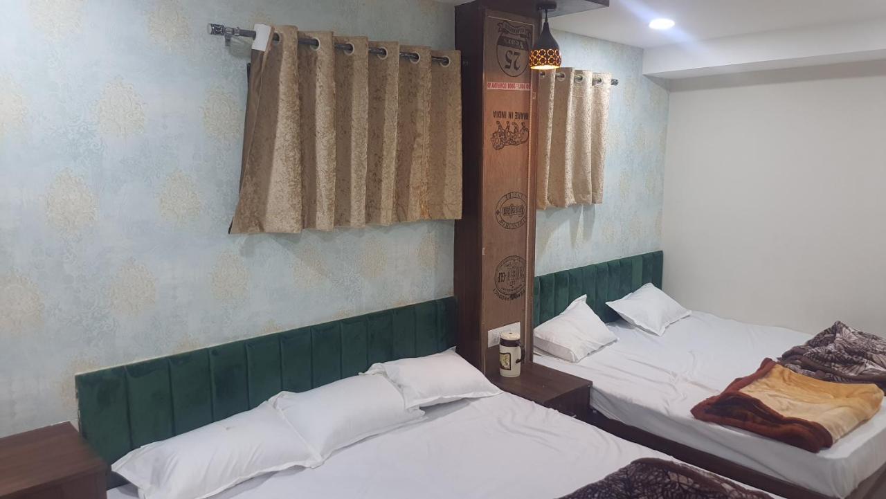 Green Leaf Hotel Ujjain Buitenkant foto
