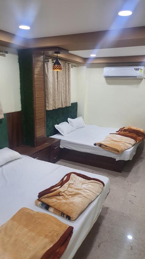 Green Leaf Hotel Ujjain Buitenkant foto