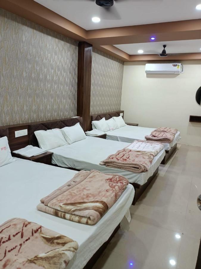 Green Leaf Hotel Ujjain Buitenkant foto