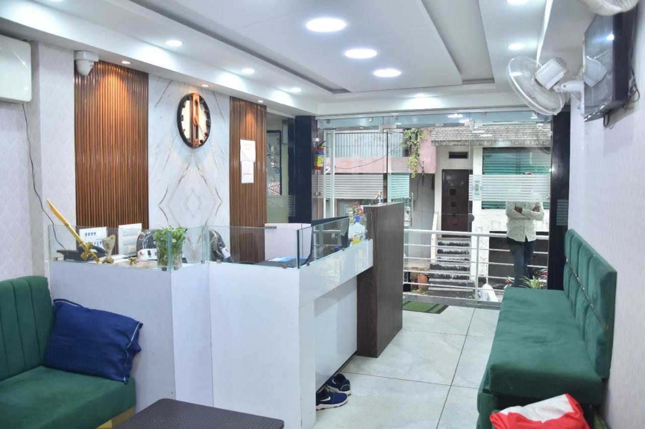 Green Leaf Hotel Ujjain Buitenkant foto