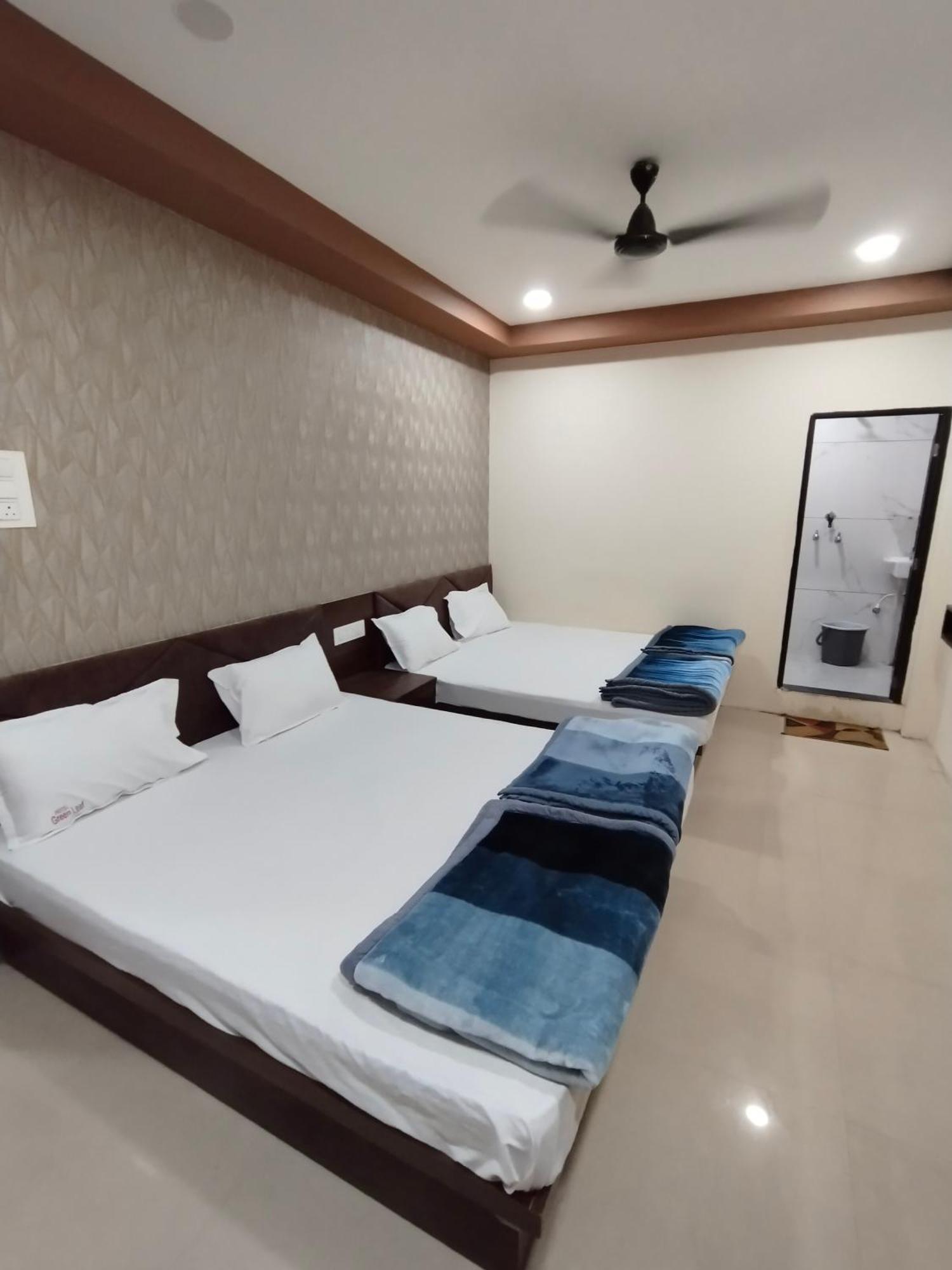 Green Leaf Hotel Ujjain Buitenkant foto