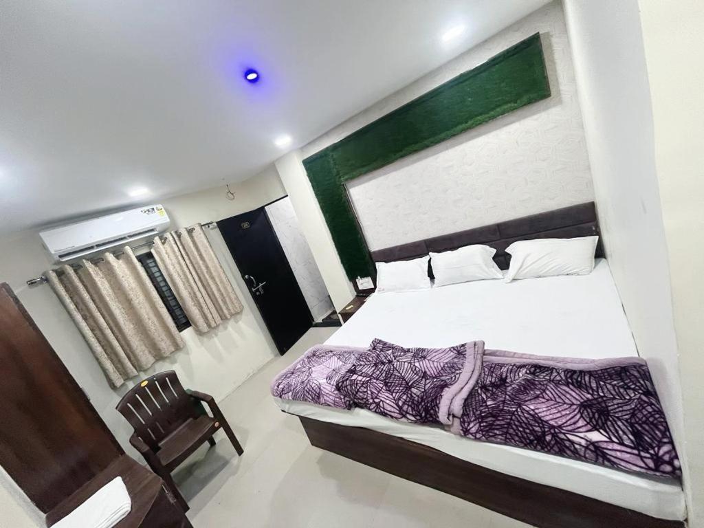 Green Leaf Hotel Ujjain Buitenkant foto
