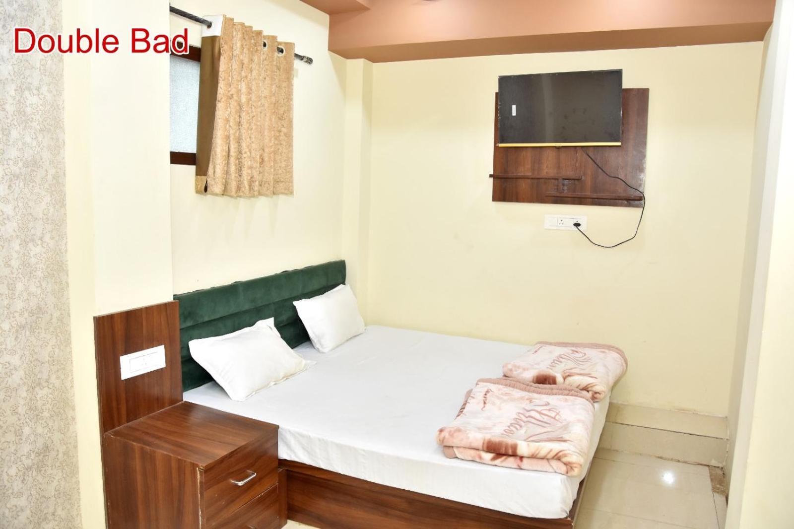 Green Leaf Hotel Ujjain Buitenkant foto