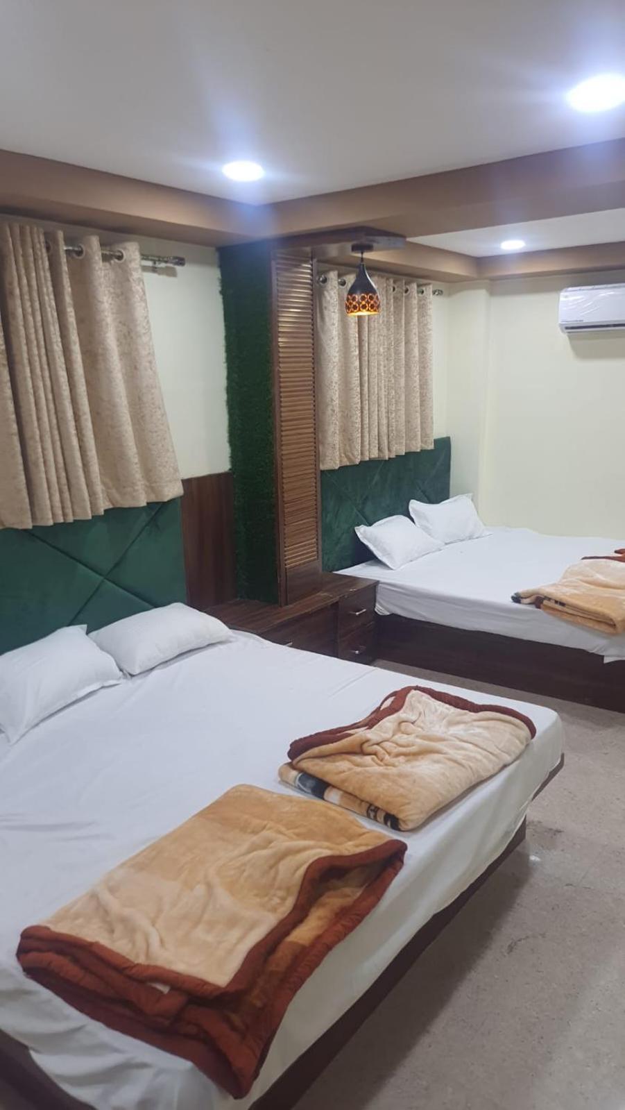 Green Leaf Hotel Ujjain Buitenkant foto